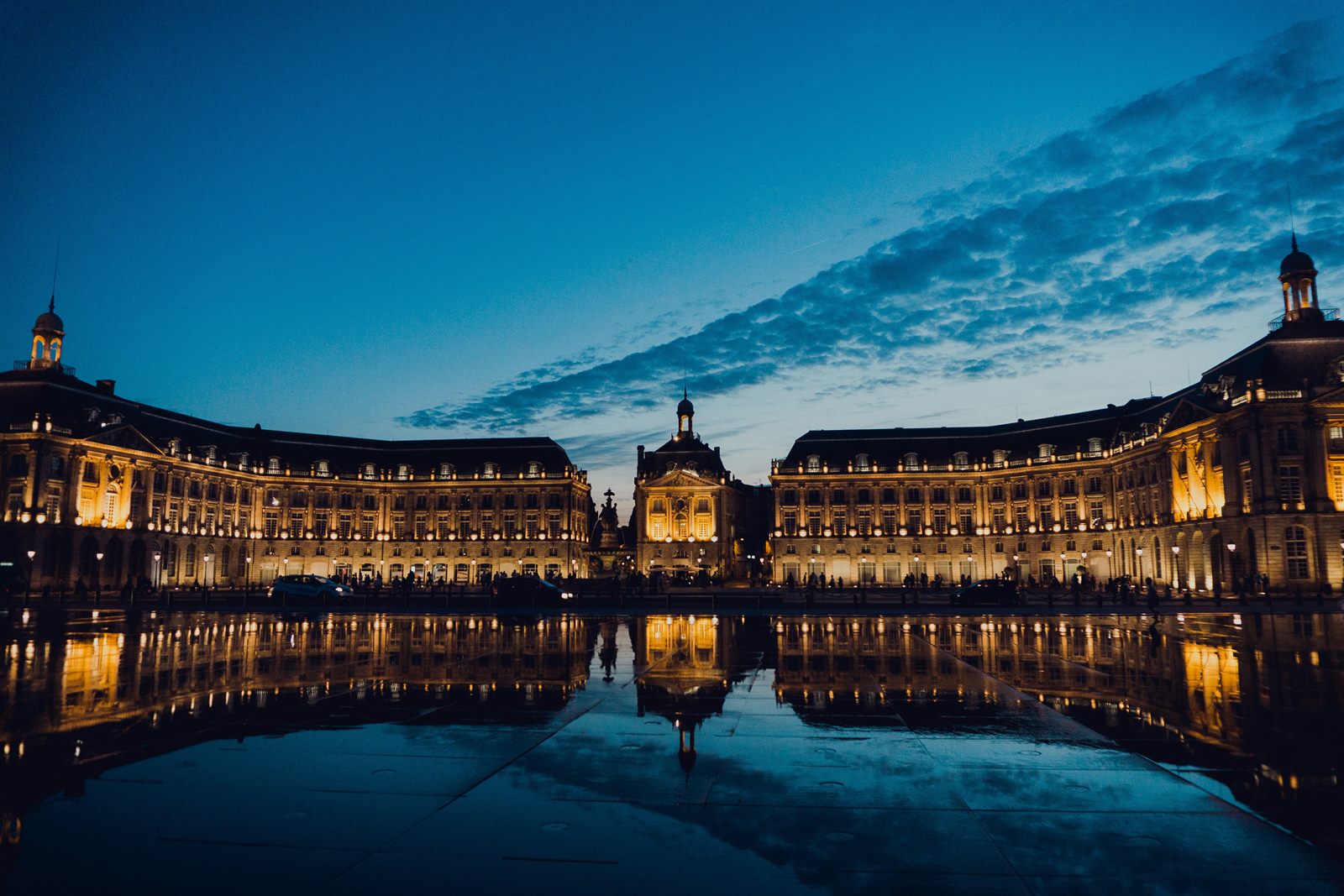 Chauffeur privé VTC à Bordeaux — GNN Private Driver, trajet longue distance depuis Paris