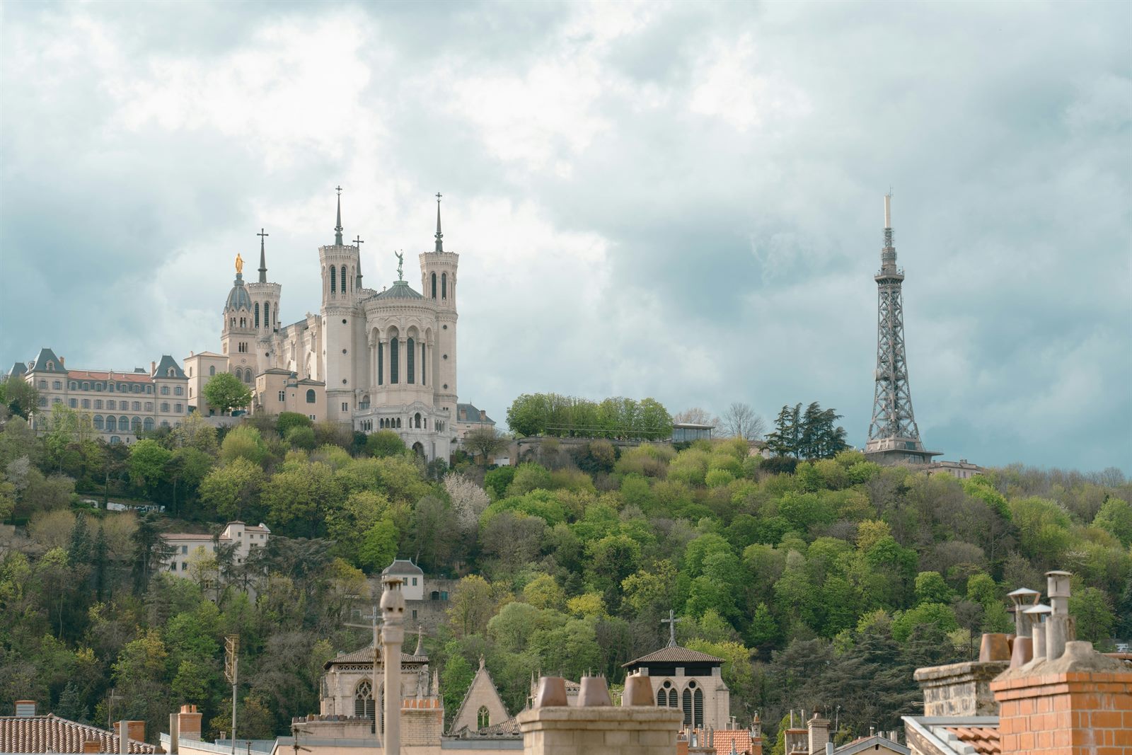Chauffeur privé VTC à Lyon — GNN Private Driver, trajet longue distance depuis Paris