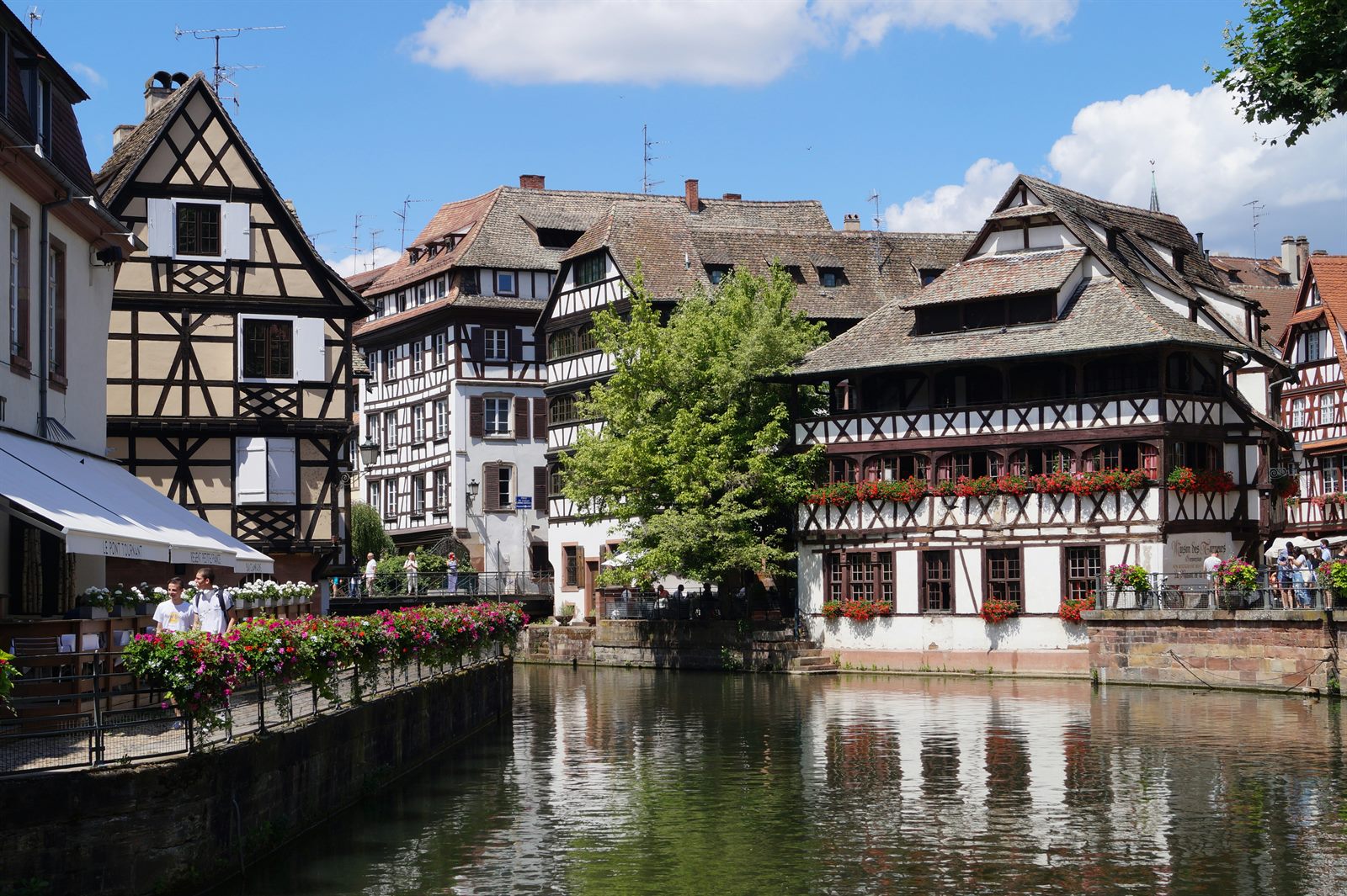 Chauffeur privé VTC à Strasbourg — GNN Private Driver, trajet longue distance depuis Paris