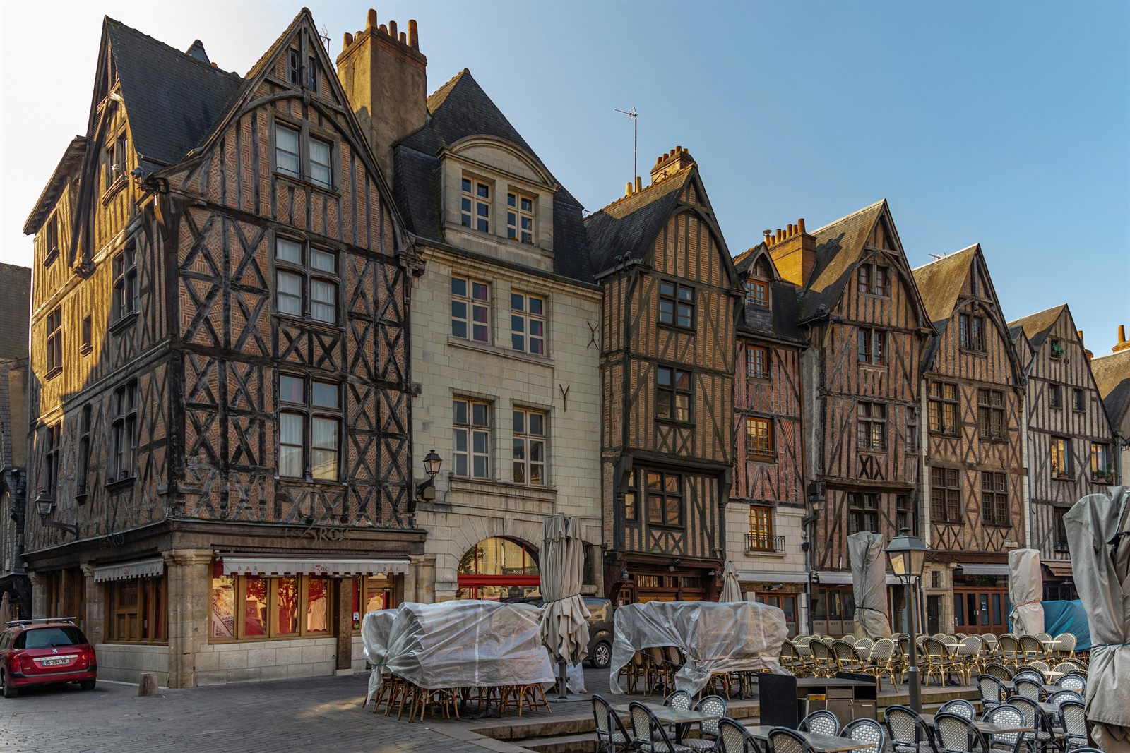Chauffeur privé VTC à Tours — GNN Private Driver, trajet longue distance depuis Paris
